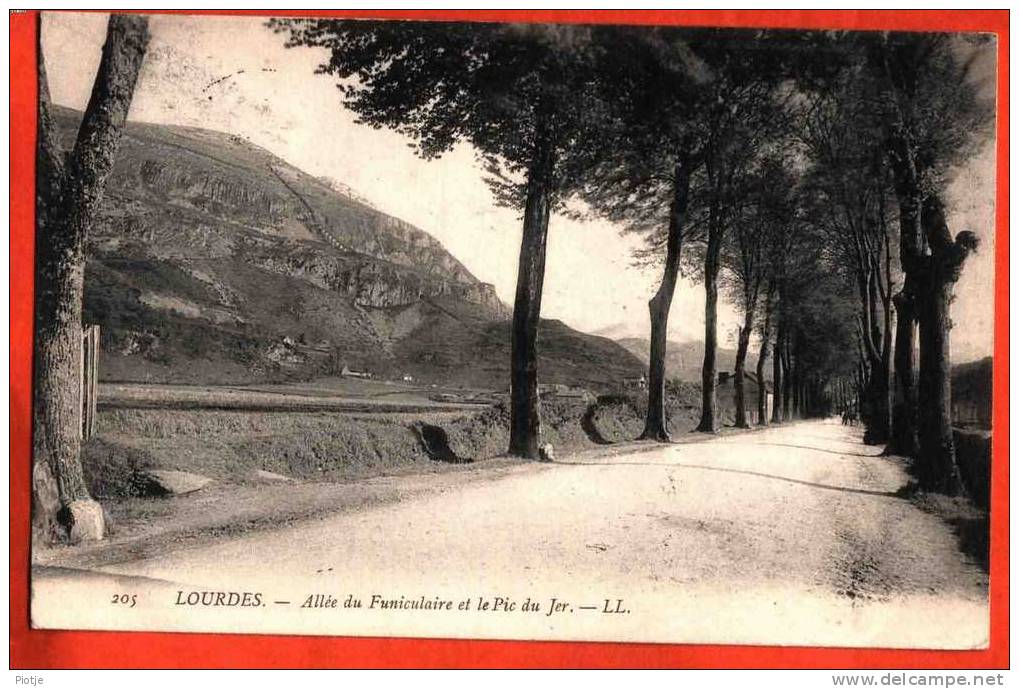 * Lourdes (Hautes Pyrénées) * Allée Du Funiculaire Et Le Pic Du Jer, Vieux Timbre Et Cachet, Nr 205, Promenade - Lourdes