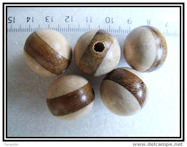 Lot De 3 Perles Rondes Marquettées De Bois Bayong Environ 20mm - Perles