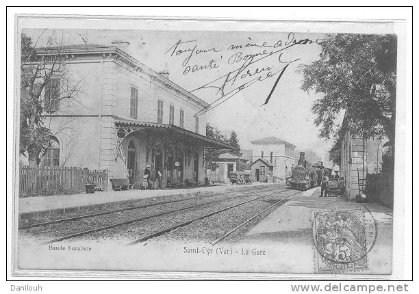 83 /// SAINT CYR /  La Gare / Baude Buraliste Edit / ANIMEE / Arrivée Du Train En Gare - Saint-Cyr-sur-Mer