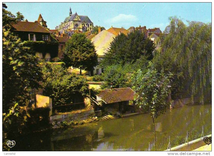 SAINT FLORENTIN EGLISE ET L'ARMANCON - Saint Florentin