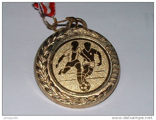 Médaille FOOTBALL Diamètre 35 Mm - Avec Ruban Tricolor Sans Gravure - Otros & Sin Clasificación