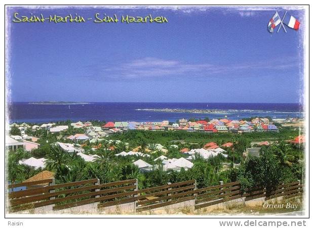 Guadeloupe Saint Martin Orient Bay Vue Générale Habitations Très Colorées Belle Carte Glacée Non Circulé TBE - Saint Martin