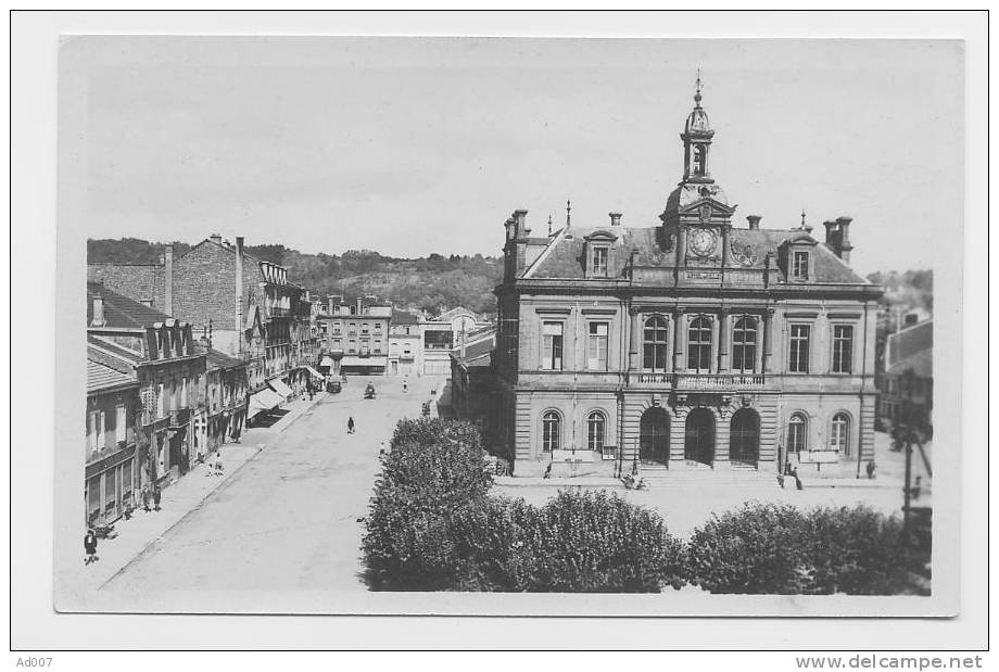 CPSM - LONGUYON (Meurthe Et Moselle) L´hôtel De Ville - Au Dos Lettre D´un Soldat Appelé En 1961 - Longuyon