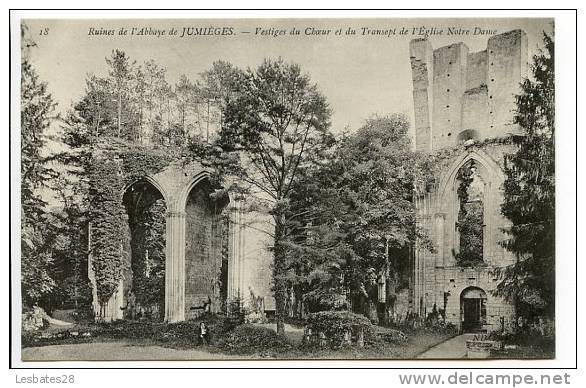 CPA 76.-Ruines De L'Abbaye De JUMIEGES.-Vestige Du Coeur Et Du Transept De L'Eglise Notre-Dame. Petit Personnage-CVB 756 - Jumieges