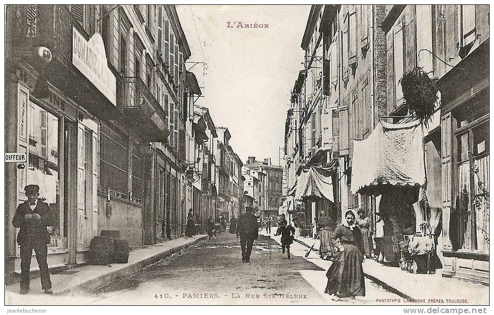 C.P.A    (   PAMIERS " La Rue Sainte Hélène " Prise De Vue Animée - Carte  Rare ) - Pamiers
