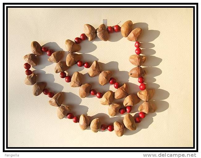 Collier Artisanal D´Amazonie En Graines Des Forêts (graines Rouges Et Laurier Jaune) - Environ 76cms - Necklaces/Chains