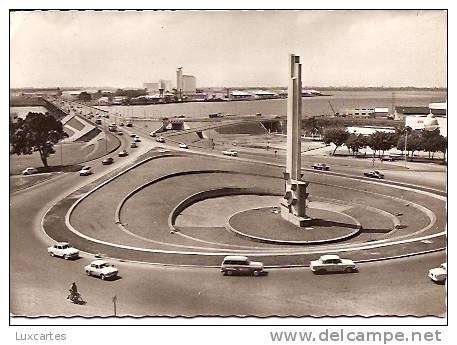 3666 . ABIDJAN. LE MONUMENT DE L´INDEPENDANCE. - Côte-d'Ivoire