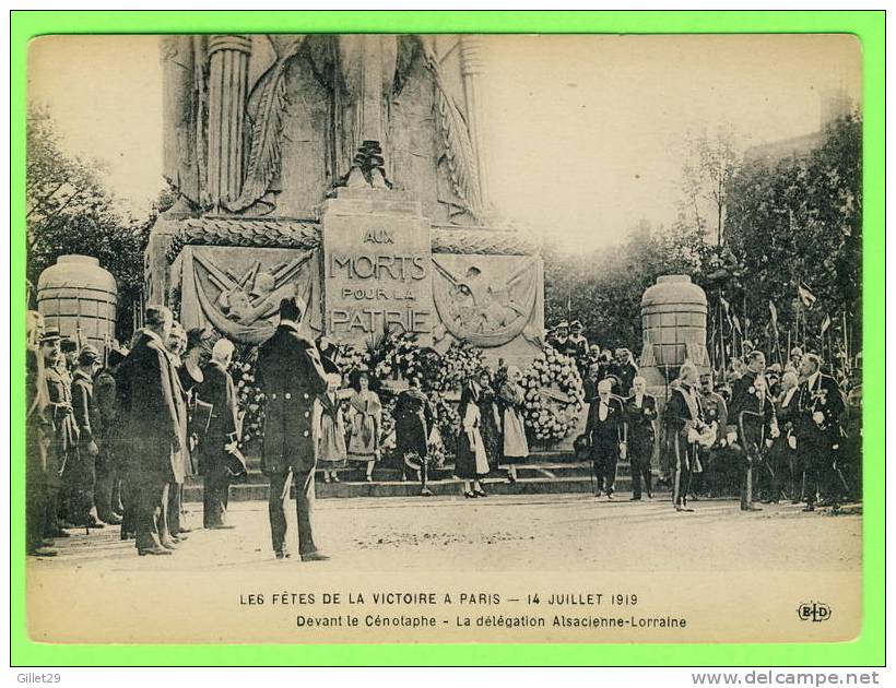 HISTOIRE - LES FÊTES DE LA VICTOIRE À PARIS - 14 JUILLET 1919 - DEVANT LE CÉNOTAPHE - DÉLÉGATION ALSACIENNE-LORRAINE - - Histoire