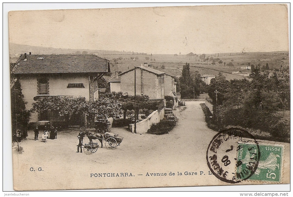 C.P.A    (   PONTCHARRA " Avenue De La Gare "vue  Rare Animée - Attelage ) - Pontcharra