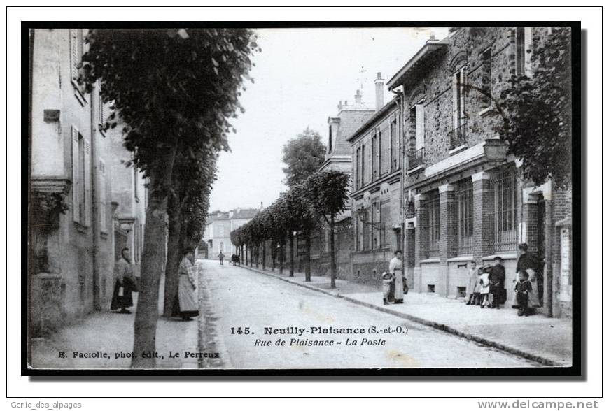 93 NEUILLY PLAISANCE, Rue De Plaisance, La Poste, Animée, Ed Faciole, CPA Voyagé, Léger Pli Inf. - Neuilly Plaisance