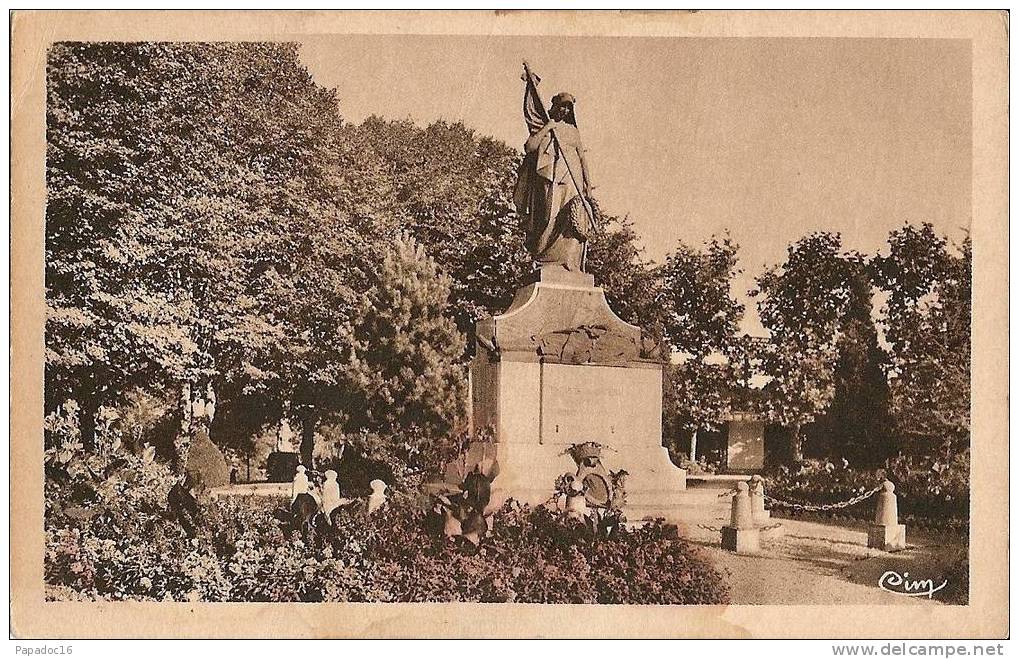 59 - Le Cateau - Monument Aux Morts 1914-1918 - Cim (non Circulée) - Le Cateau