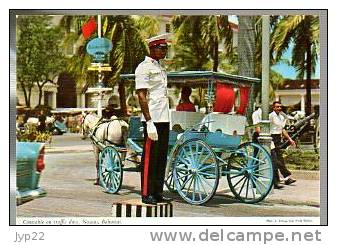 Jolie CP Bahamas Constable On Traffic Duty Nassau - Police Policier Circulation Taxi Cheval Carriole - Pas écrite - Bahamas