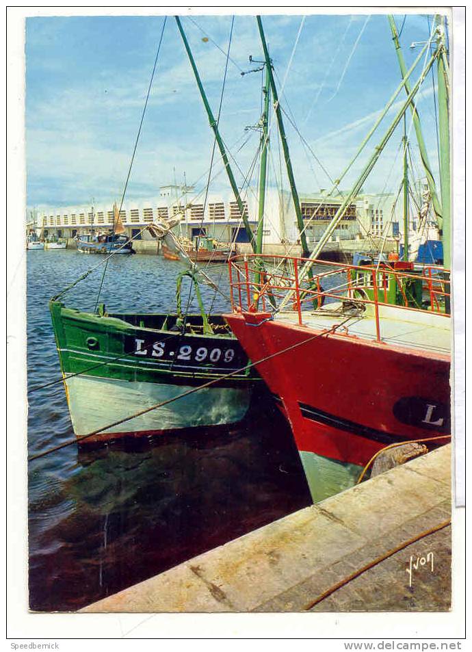 10874 Les Sables D´olonne Criée Au Poissons  Le Port Yvon EKB 174N . Bateau Peche LS2909 - Sables D'Olonne