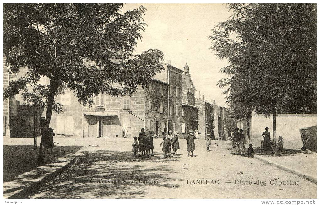 CPA Langeac - Place Des Capucins - Langeac