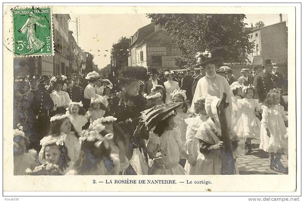 CP 92 NANTERRE . LA ROSIERE DE . Le Cortège (pub Chocolat Menier,dubonnet) - Nanterre