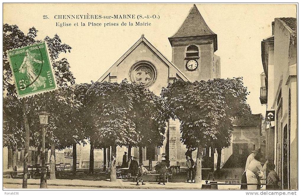 CP 94 CHENNEVIERES SUR MARNE . Eglise Et Place Prises De La Mairie - Chennevieres Sur Marne