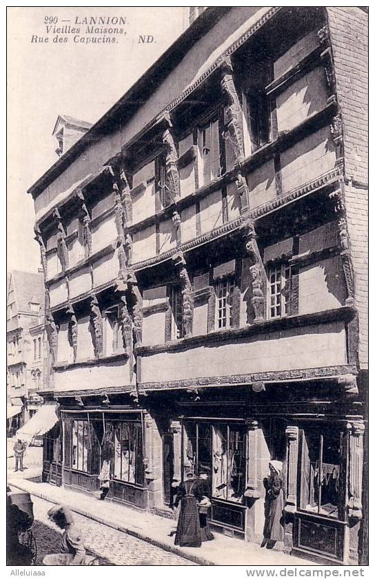 CPA Belle Carte FRANCE LANNION - Vielles Maisons Rue Des Capucins  Animée -  TBE - Lannion