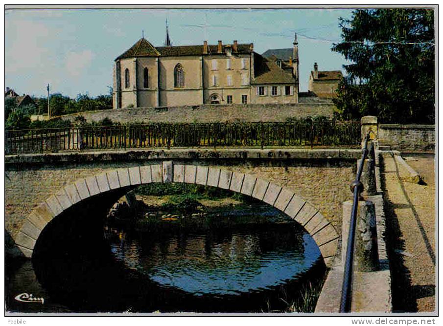 Carte Postale 58. Corbigny  La Maison De Retraite Trés Beau Plan - Corbigny