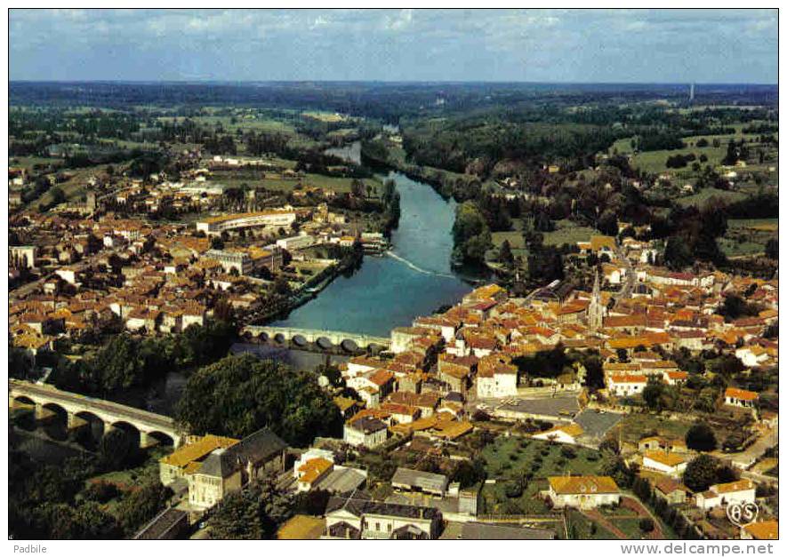 Carte Postale 16.  Confolens Le Pont Neuf Et Pont Vieux Sur La Vienne  Vue D'avion Trés Beau Plan - Confolens