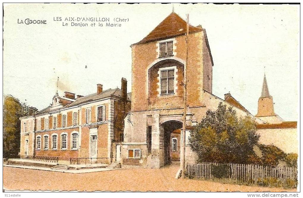 18  Les Aix D,anguillon -  Le  Donjon Et La Mairie - Les Aix-d'Angillon