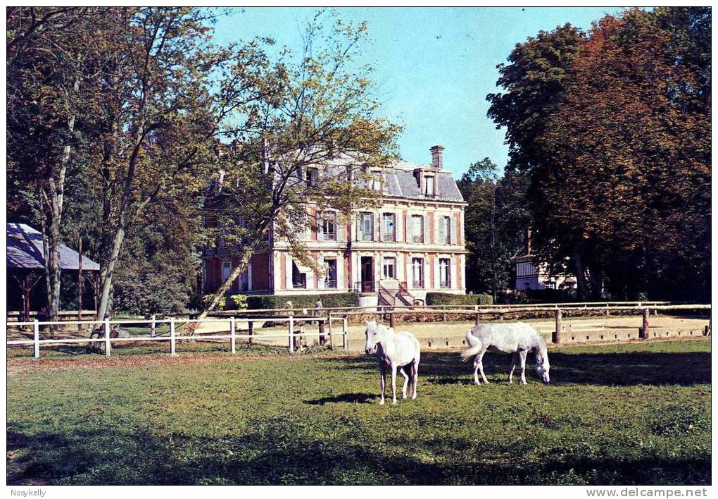 CP N°3   NESLE-LA-VALLEE  --- Le Club Hippique  ---  95 VAL D´OISE - Autres & Non Classés