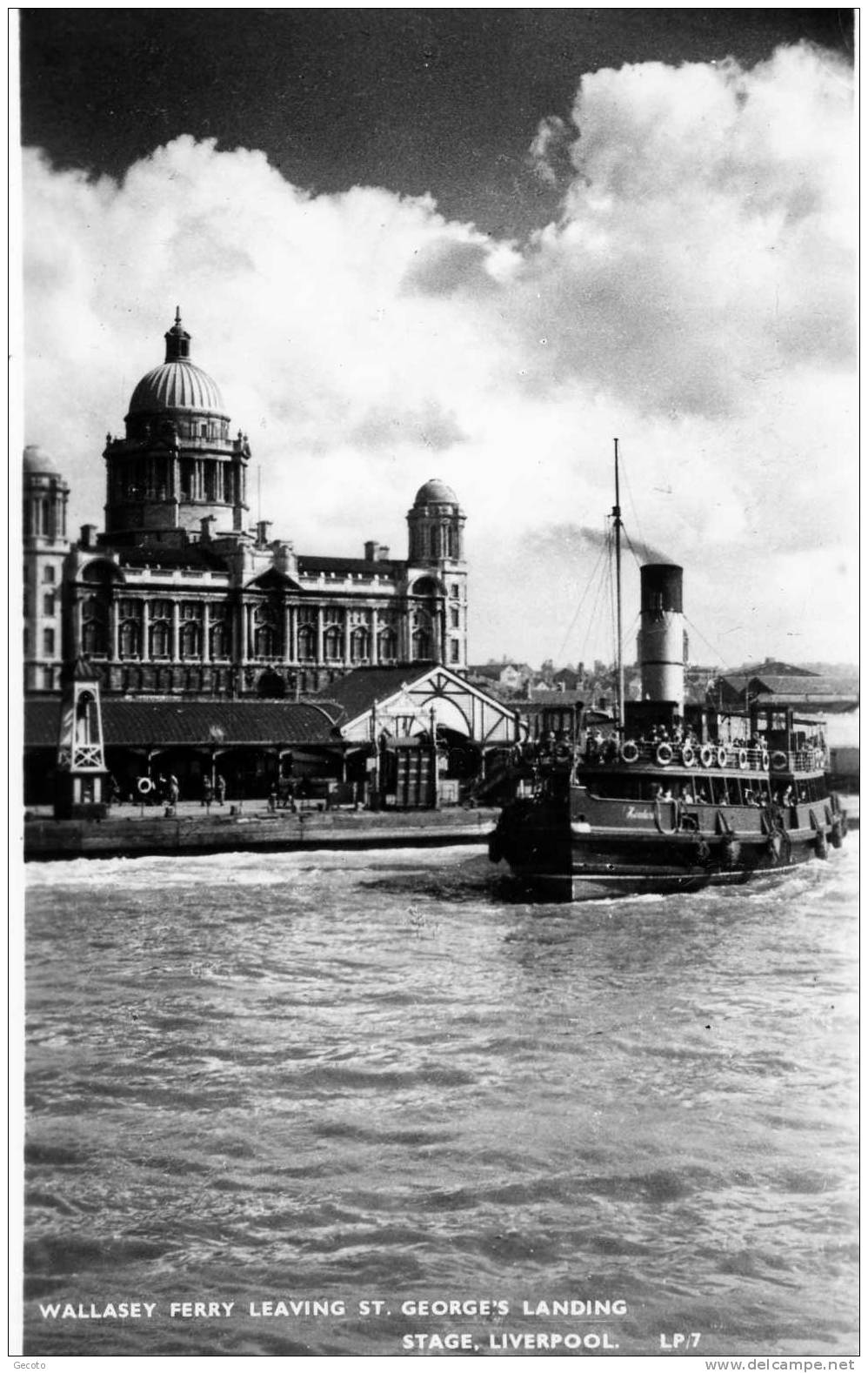 Wallaseyferry Leaving St George's Landing - Liverpool