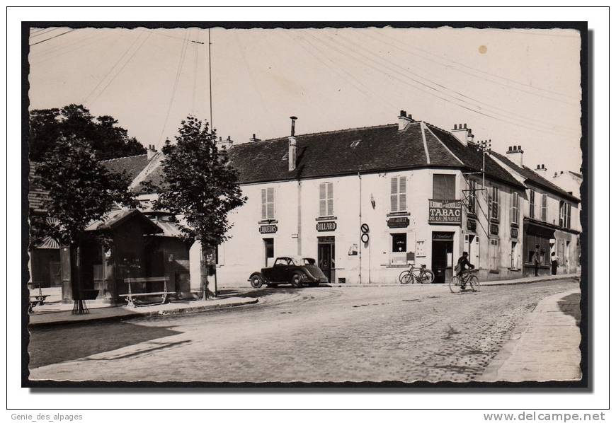 94 FRESNES, Place De L'église, Tabc De La Mairie, Facteur En Vélo, Voiture, Ed EM CPSM 9x14, écrite En 1958 - Fresnes