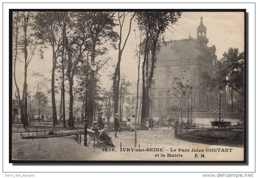 94 IVRY Sur SEINE, Parc Jules Coutant Et La Mairie, Animée, Ed EM -3426-, écrite, Pli Sup G. - Ivry Sur Seine