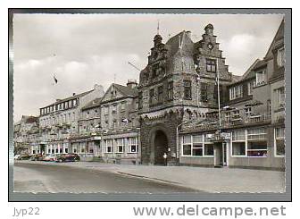 Jolie CP Photo Allemagne Andernach Am Rhein Am Rheintor - Vieilles Voitures - Pas écrite - Andernach