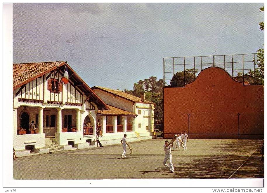 GUETHARY -   Partie De Chistera, Sur Le Fronton De La Mairie - Guethary