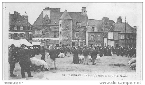 22 ) LANNION, La Place Du Maihalla Un Jour De Marché, ANIMEE, G Artaud édit - Lannion