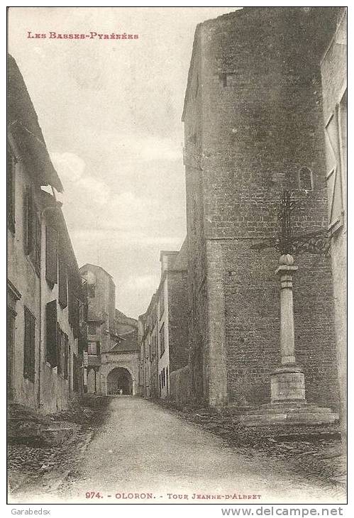 CPA De OLORON - Tour Jeanne-d'Albert - Rue De La Justice. - Oloron Sainte Marie