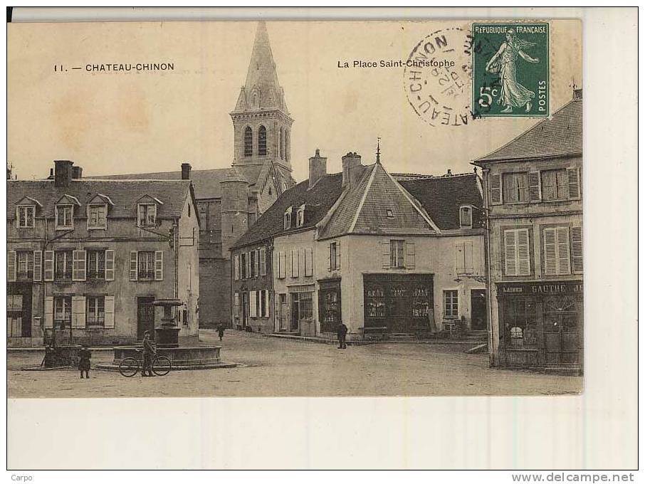 CHATEAU-CHINON. - La Place St-Christophe. - Chateau Chinon