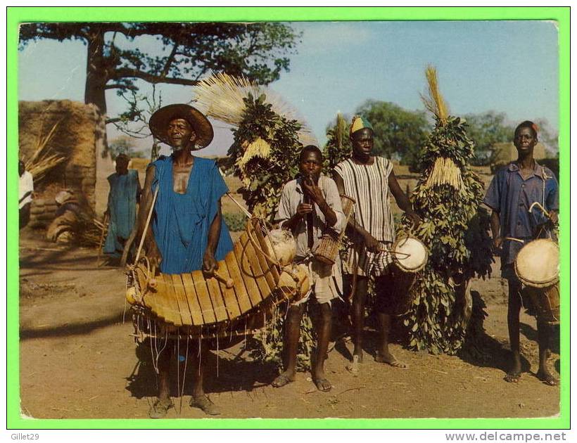 R.P. BÉNIN - FOLKLORE AFRICAIN - MUSICIENS ET DANSEURS  - ANIMÉE - CIRCULÉE EN 1978 - - Benin