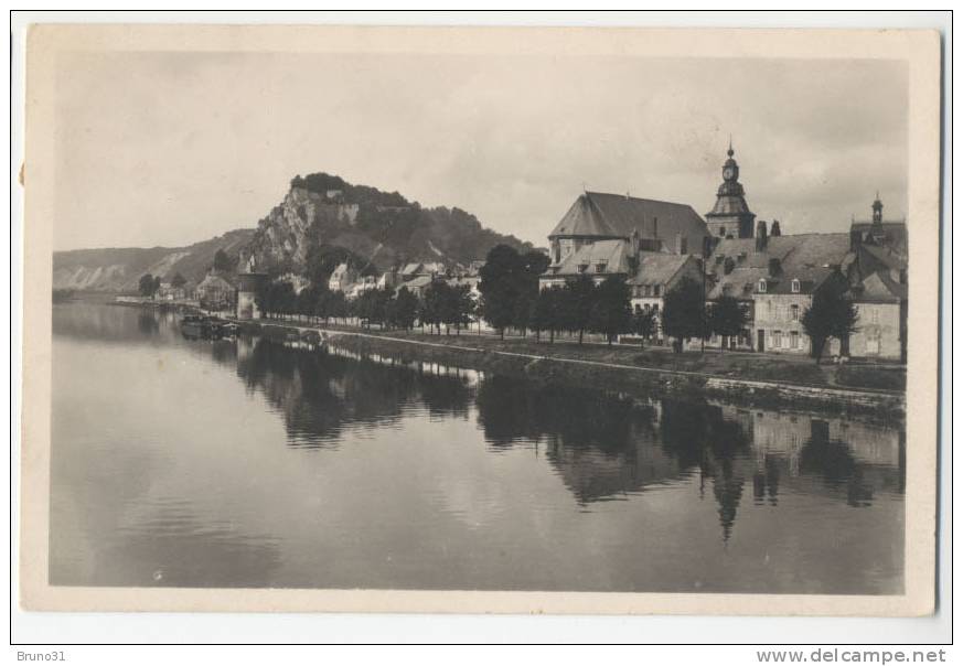 GIVET : Vue Sur Le Quai Du Rempart  , écrite Et Timbrée ( 5 F Vézelay ) En 1947 . - Givet