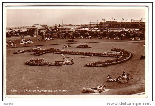 GOOD OLD GREAT BRITAIN POSTCARD - GREAT YARMOUTH - The Anchor Flower Bed - Great Yarmouth