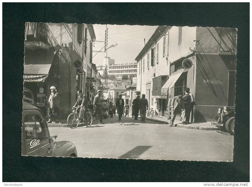 CPSM - Algerie - Médéa - Rue Urbain Grandier ( Animée Commerce Automobile CAP 1529 Format CPA) - Medea