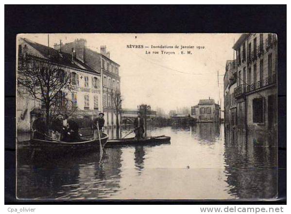 92 SEVRES Inondations 01-1910, Rue Troyon, Animée, Barque, Ed EM, Crue De La Seine, 1910 - Sevres