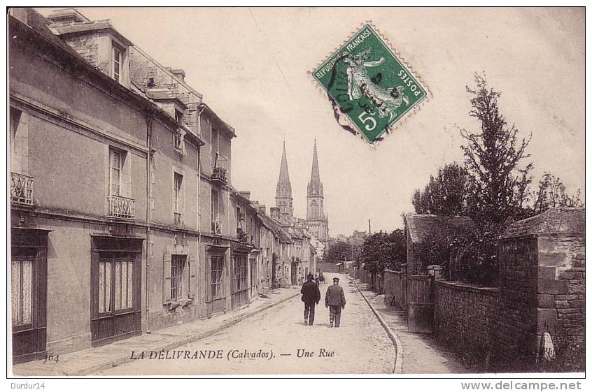 LA DÉLIVRANDE (Calvados).   Une Rue - La Delivrande