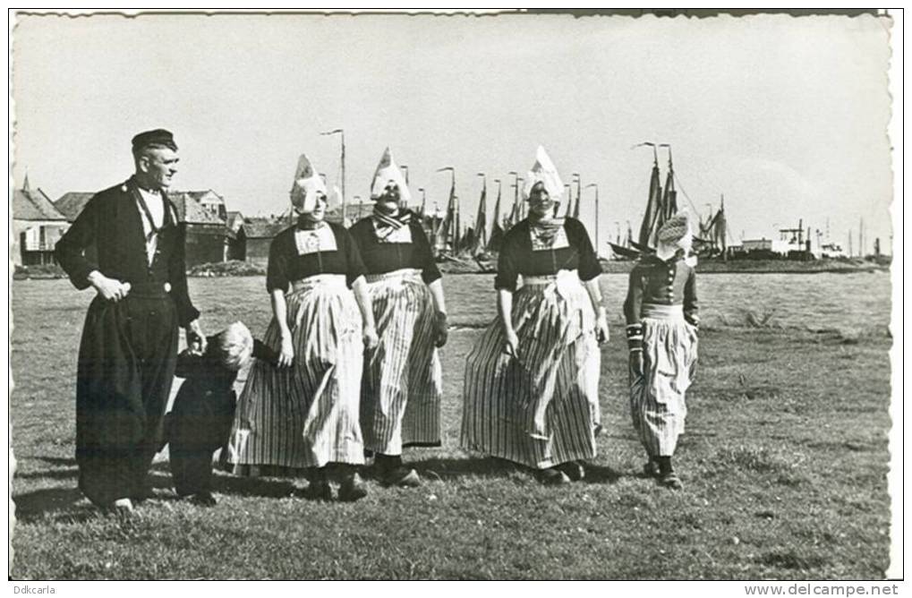 Volendam - Klederdracht Op Klompen - Klomp - Volendam