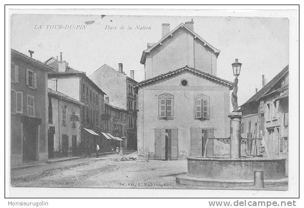 38 ) LA TOUR DU PIN, Place De La Nation, P Martel édit N° 621 - La Tour-du-Pin