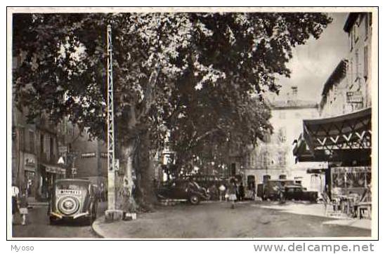 83 BRIGNOLES La Place Caramy , Automobile Ancienne - Brignoles