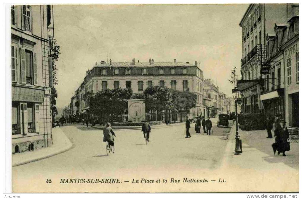 CPA 78 : MANTES SUR SEINE   Place Animée   A  VOIR  !!! - Mantes La Ville