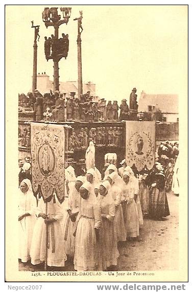 Plougastel-Daoulas-29-BEA U  PLAN !!!!! Un Jour De Procession Belle Carte - Demonstrations