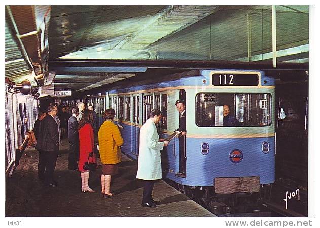 Chemins De Fer - Métro - R681 - Rame Sur Pneumatiques En Station - Bon état - Semi Moderne Grand Format - Métro