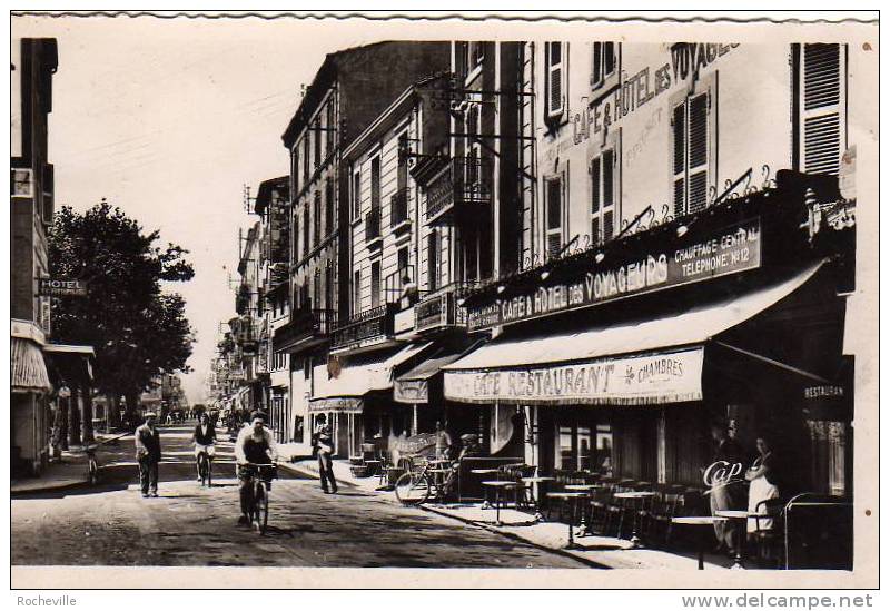 07- Le Teil-Avenue De La Gare- Animée-personnages Identifiables-Café-Hôtels-Commerces- - Le Teil