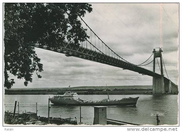 Le Pont De Tancarville. Le Dahra Plus Gros Pinardier D'Europe EM - Tancarville