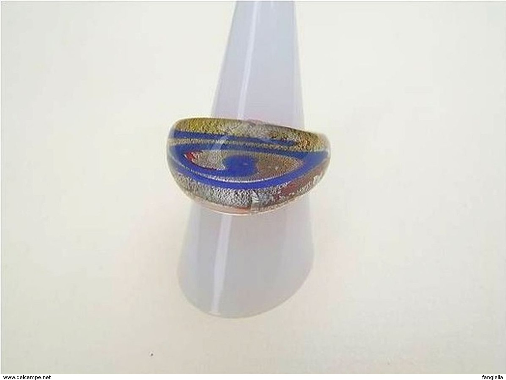 Bague En Verre Gris Bleu Fond Rouge Réalisée Sur Feuille D´argent Taille 56 (US: 7,5) - Anelli