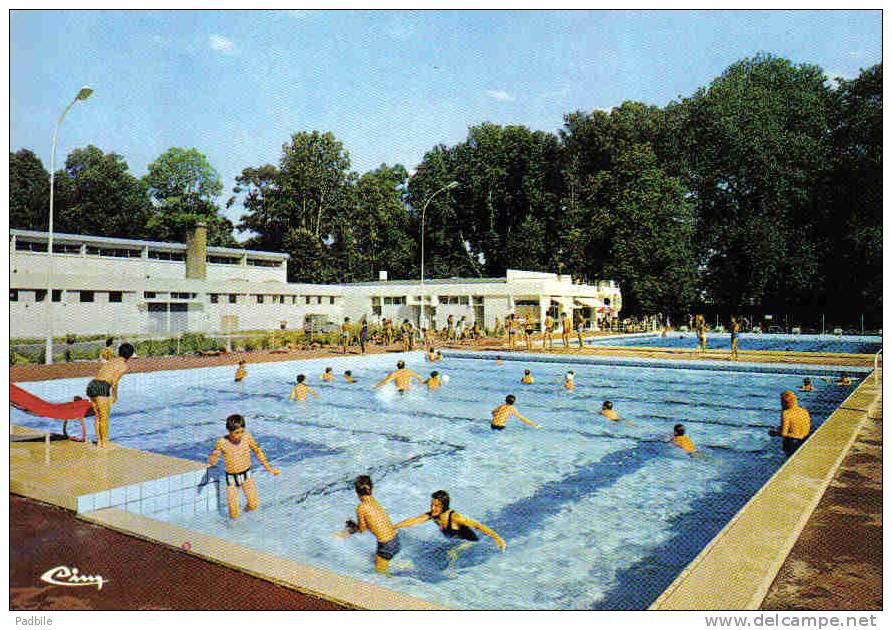 Carte Postale 17.  Pons La Piscine Trés Beau Plan - Pons