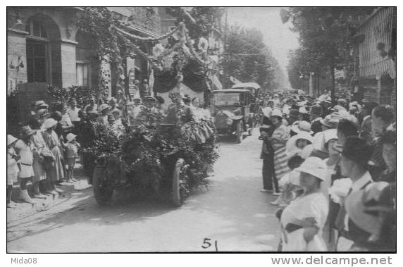 14. RIVA BELLA. CARTE PHOTO.  Emile THOMAS,Photo.   DEFILE.CAVALCADE. - Riva Bella